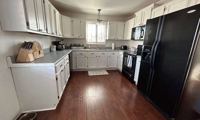 Byrdstown House | 5 minutes from Sunset Marina on Dale Hollow Lake. The Blue Bungalow!