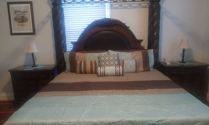 Covington House | 5 Minutes to Downtown Cincinnati in Beautiful Mainstrasse Village!