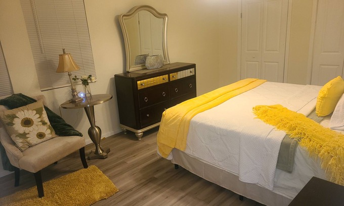 Harvey Apartment | 5 minutes to New Orleans a Reno 2bedroom/1 & half bathroom apartment in Harvey