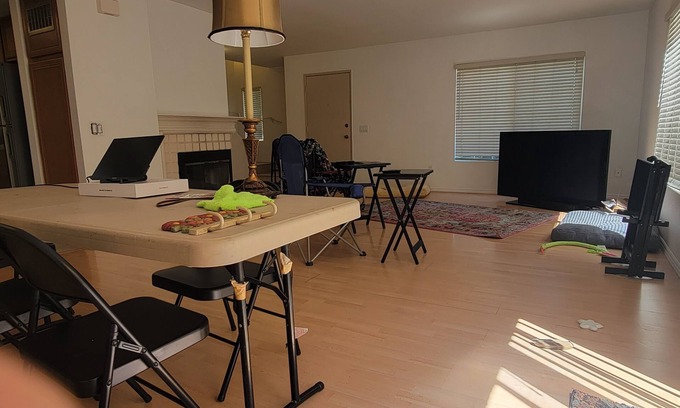 Stevenson Ranch House | 5 minutes to the Magic Mountain theme park! The whole family-sized townhouse.