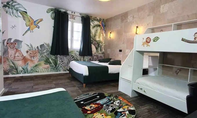 Arbigny Apartment | 5-person Safari room