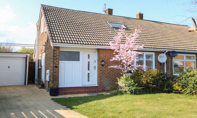 Durham Cottage | 5 PILGRIMS WAY, pet friendly, with a garden in Durham