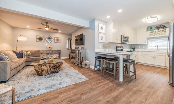 Downtown Dunedin Condo | 5 star condo ON MAIN STREET!