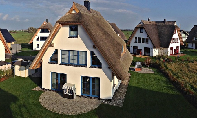 Dranske Apartment | 5 star hotel according to DTV - pure luxury, only 200m from the beach - WLAN free of charge