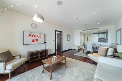 Palm Jumeirah Apartment | 5 Star hotel resort style living!