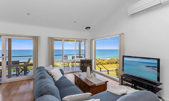 Wongarra Apartment | 5 Whitecrest Resort - Pool & Amazing Ocean Views