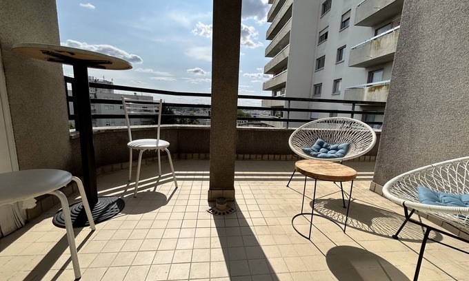 Le Kremlin-Bicetre Apartment | 500m from Paris, 130m2, 4 bdr, balcony and parking