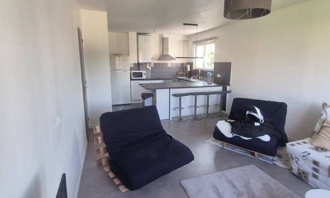 Pessac Apartment | 500M from Pessac town center served by TER Bordeaux - Arcachon and streetcar line