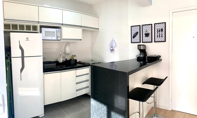 Bigorrilho Apartment | 505 - Apartamento Lindo, amplo e decorado, mobiliario moderno, cozinha completa com utensílios , Excelente vista da cidade e localização privelegiada no bairro Bigorrilho proxímo de shopping e parques