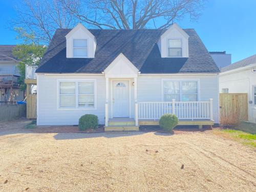 Northeast Virginia Beach House | 508 A The Shore Break Cottage