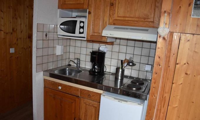 Pralognan-la-Vanoise Apartment | 50m from resort center, 5th floor, balcony, tv, ski locker, 19m², Pralognan-la-Vanoise