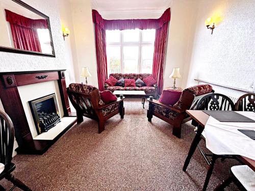 Cleethorpes House | 55 Clee Road, Cleethorpes Spacious Guest House by Sea