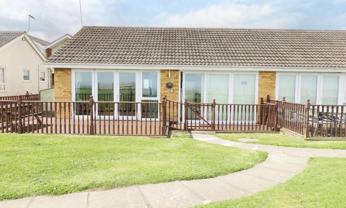 Corton House | 56 Waterside Park