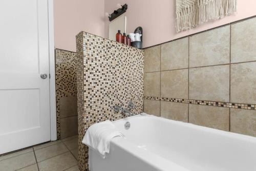 Shannon House | 57th Blushing Bungalow