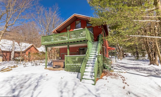 Lake Harmony Estates Ski Chalet | 5Bedroom Lake Harmony Charmer Sleeps14~Beach~Hottub~Bar~Arcade