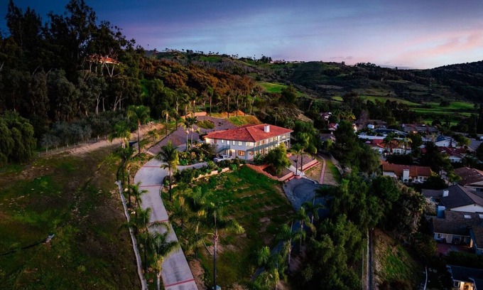 Fallbrook Villa | 5BR/4Bth Entire Grand Estate near Winery Fallbrook