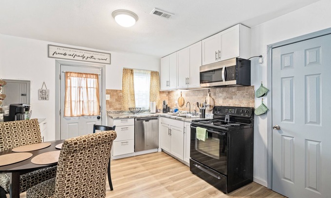 Mobile House | 5BR Lovely Home in Mobile AL l Rare Find