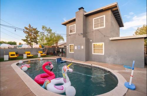 North Mountain House | 5br With Pool & Backyard Paradisesleeps 10 Guests