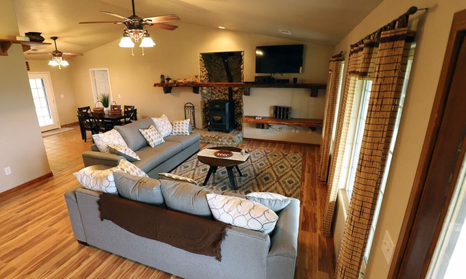Squaw Valley House | 5EZ Ranch- Minutes to the Kings Canyon National Park