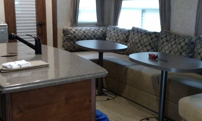 Bluff Mountain House | 5th Wheel, Delivered to YOUR DREAM LOCATION in the GSMNP! Stay in the ACTION !