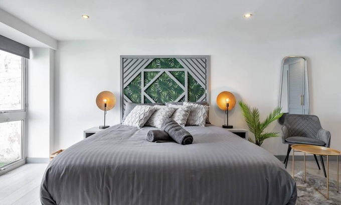 East Acton Apartment | 5WJB - Spacious 1 Bed Flat in London