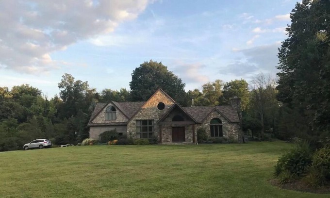 Poughkeepsie House | 6 Acre Private Hudson Valley Estate