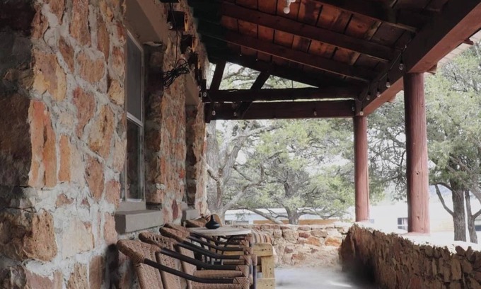 Rutheron House | 6 Bed, 3 Bath Historic Home, Sleeps 20