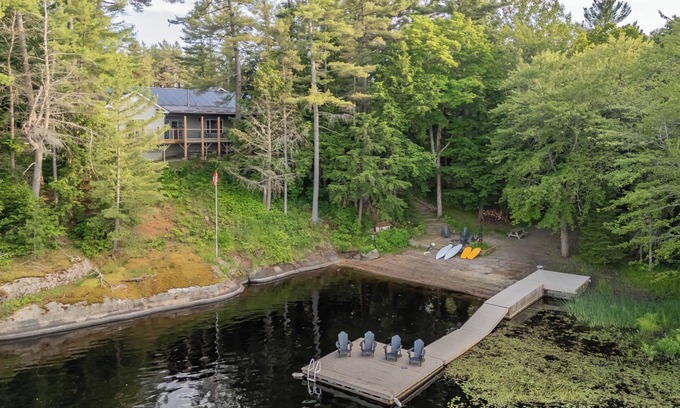 Muskoka Lakes House | 6 Bed 4 Full Bath Muskoka Waterfront Cottage! Sleeps 14