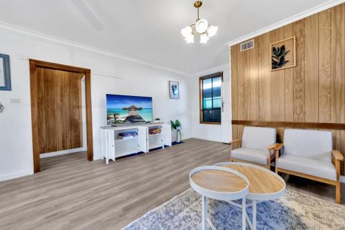 Norlane House | 6 Bed-Spirit of Tasmania- 2 Mins -Shore GetAway