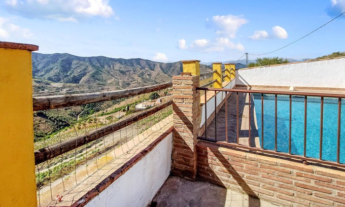 El Borge House | 6 bedroom accommodation in Almáchar