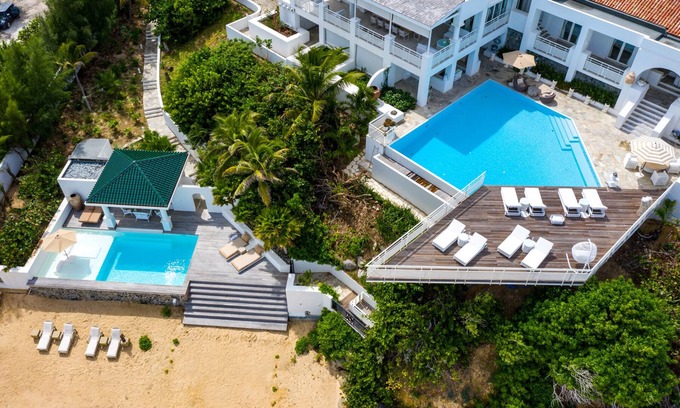 Les Terres Basses Villa | 6 bedroom beachfront villa at the far end of Baie Rouge beach