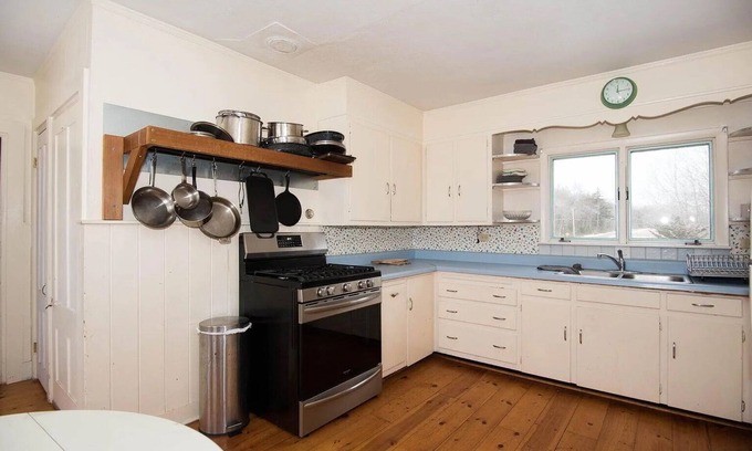 Brooksville Other | 6 Bedroom Coastal Maine Farmhouse 1 Mile from the Ocean.Sleeps 12.