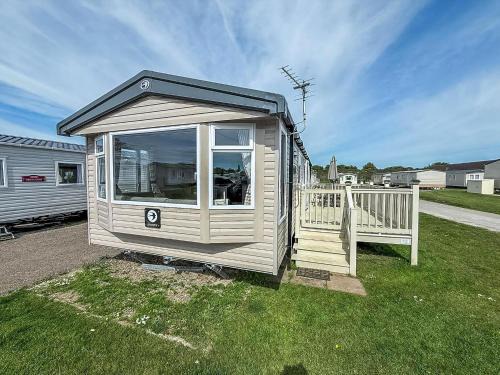 Louth Other | 6 Berth Caravan With Decking At Sunnydale Holiday Park Ref 35243Kg