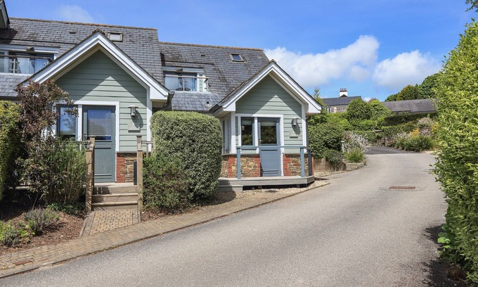 Bugford Cottage | 6 COURT COTTAGE, HILLFIELD VILLAGE, family friendly in Dartmouth