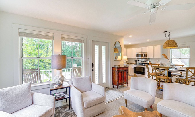 Manteo Cottage | < 6 Mi to Nags Head: Manteo Beach House