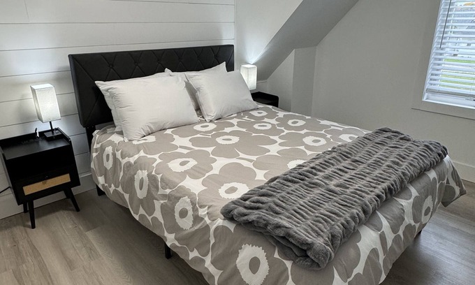 Conway House | 6 miles to the ski hills! Cute and Cozy house. Close to boat launch. A Gem!
