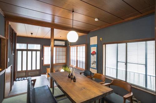 Oshiage Villa | 6-minute walk to Tokyo Skytree Up to 6 people 68 sqm fully renovated direct access to Asakusa, Shibuya, Narita Airport, and Haneda Airport