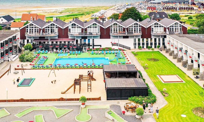 Bønnerup Strand Apartment | 6 person holiday home Glesborg