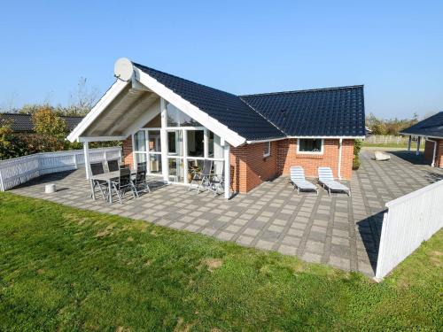 Skaven Strand House | 6 person holiday home in Tarm