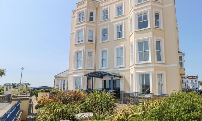 Tenby Apartment | 6 South Beach Court