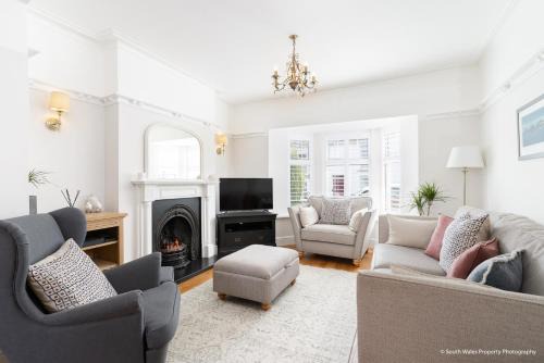 Mumbles House | 6 Woodville