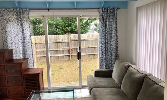 Northeast Virginia Beach Cottage | 60 Seconds 2 Beach (Duplex 2 of 2)
