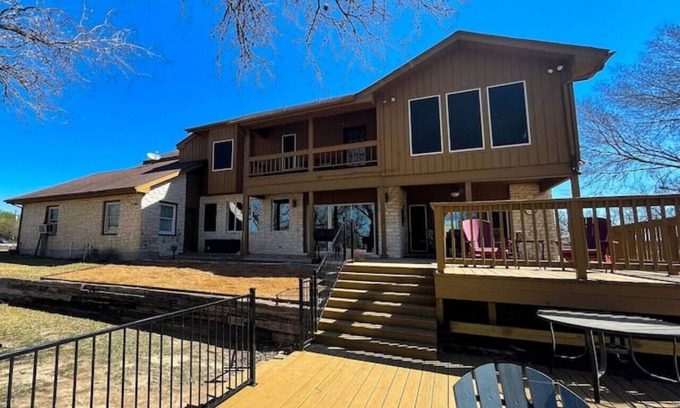Martindale House | $600 OFF/NT! 4BR Riverfront – MDW in San Marcos!