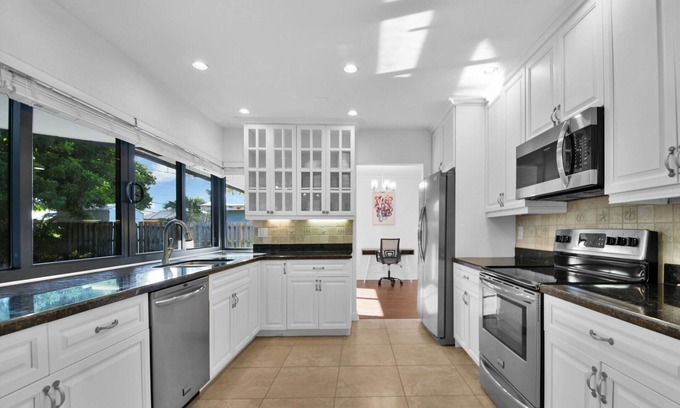 Imperial Point House | 6000 Managed By Brampton Park