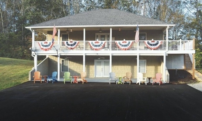 Byrdstown House | 625 Frisco Ln, just up the hill from Sunset Marina, 4.4 miles from Byrdstown