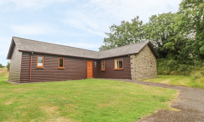 St Wenn Cottage | 64 WATERSIDE, family friendly, country holiday cottage in Lanivet