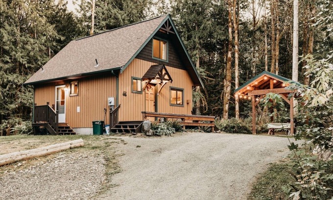 Maple Falls Cabin | 67MF- Hot Tub - Pets Ok - BBQ - Sleeps 5 by RedAwning