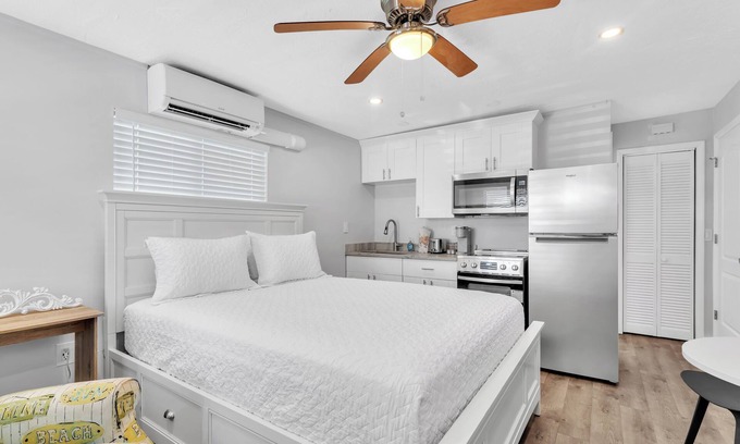 Safety Harbor Cottage | 6B Newly Renovated Studio at Coastal Cottages!