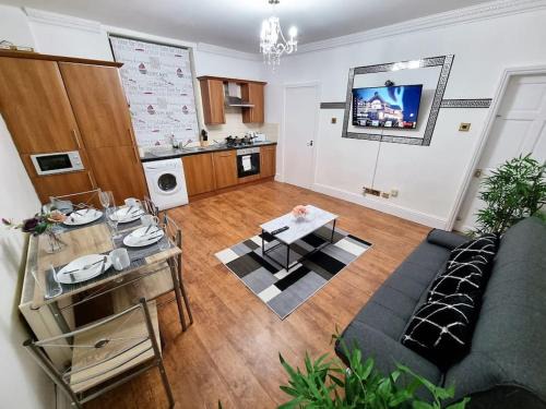 Morley House | *6B7R* Setup for your most relaxed & amazing stay + Free Parking + Free Fast WiFi*
