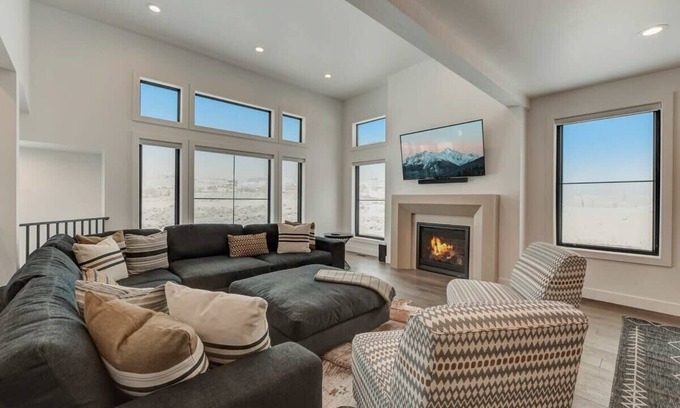 Park City House | 6BR Dream Chalet Hot Tub EV Sleeps 20